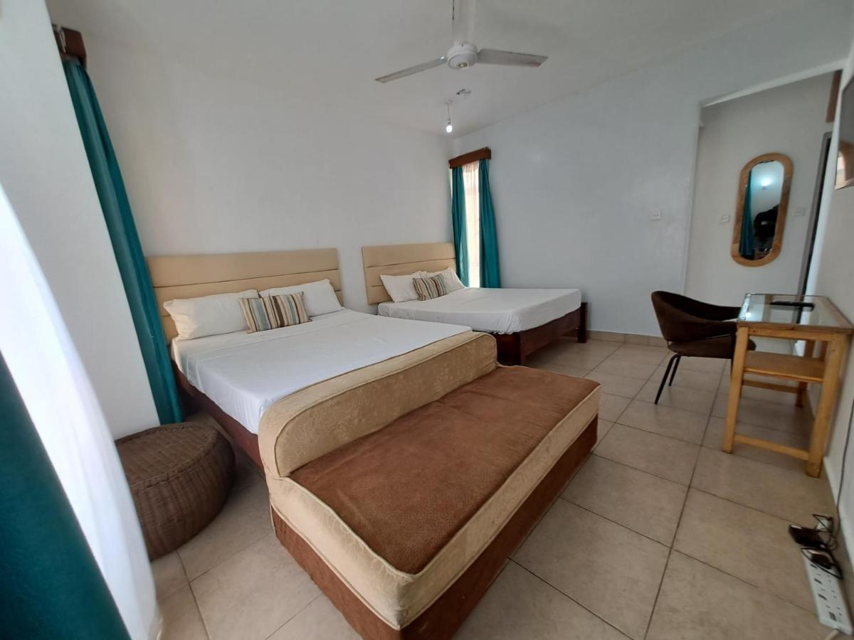 Ary Homestay Nyali- A Walk Away From City Mall 蒙巴萨 外观 照片