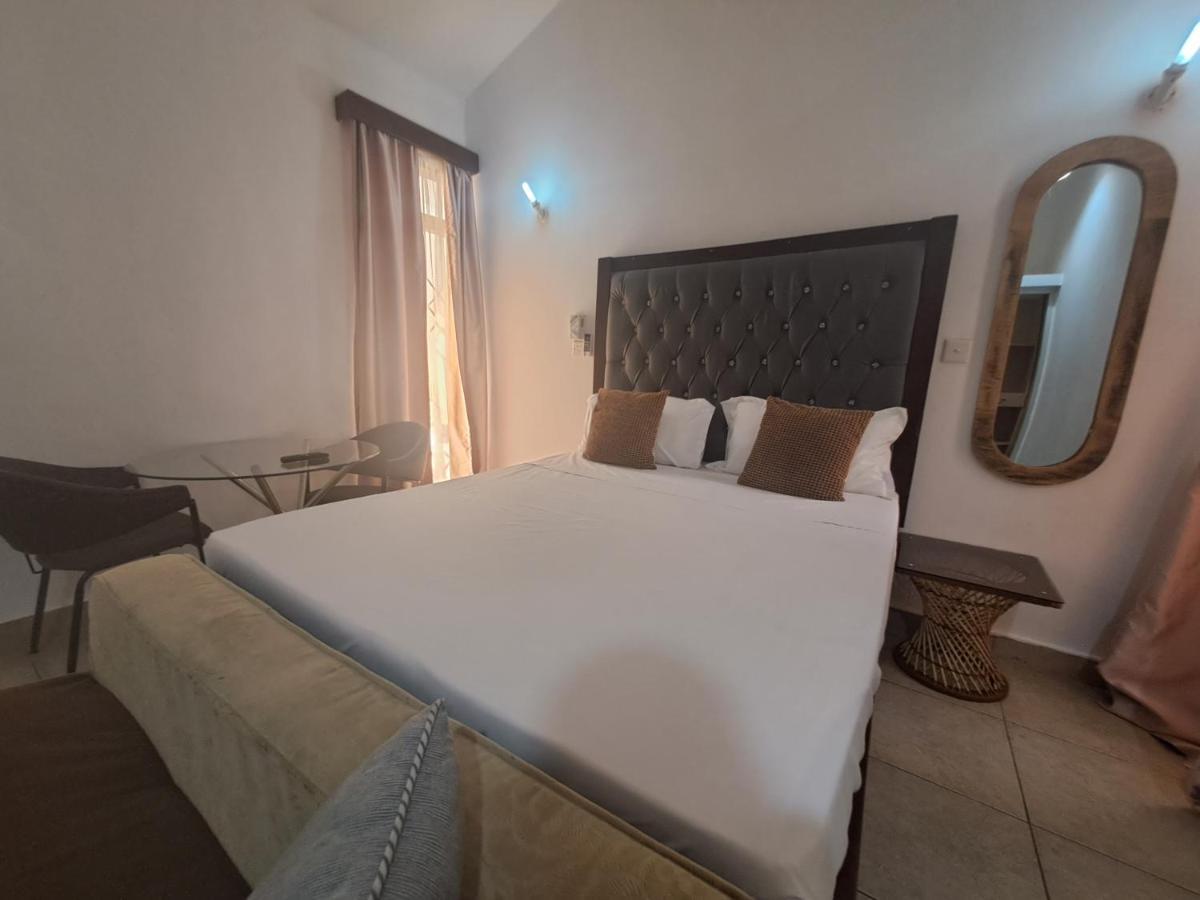 Ary Homestay Nyali- A Walk Away From City Mall 蒙巴萨 外观 照片